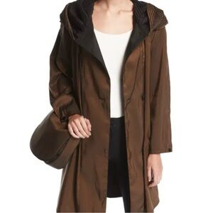 Donnatella Reversible Two-
Button Rain Jacket and bag